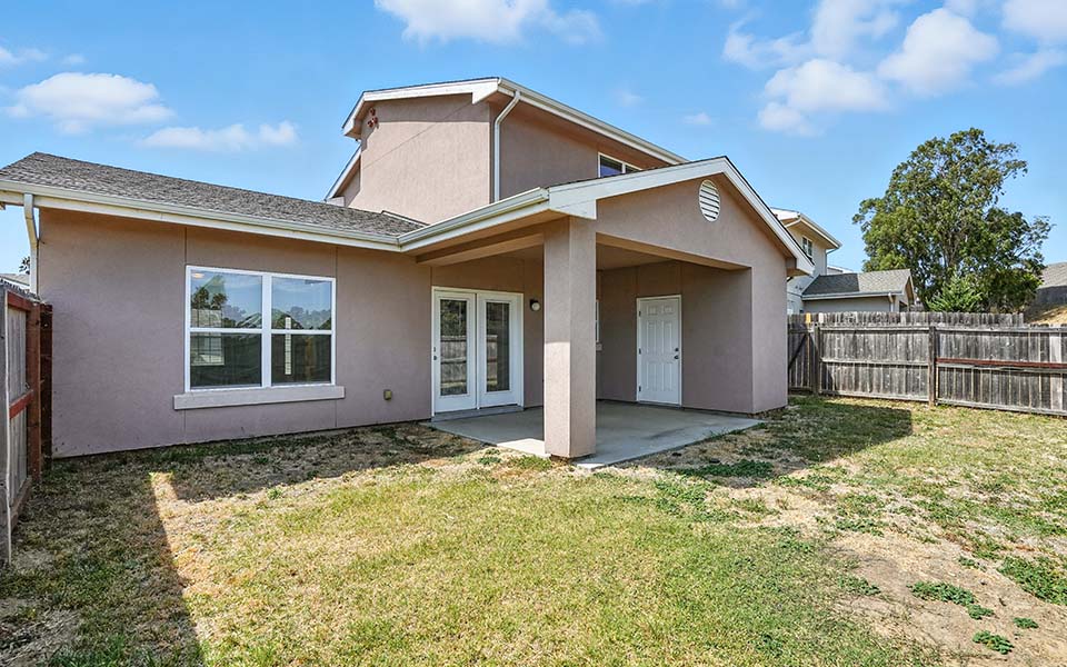 Moffett Court 1390 3x2.5 Backyard